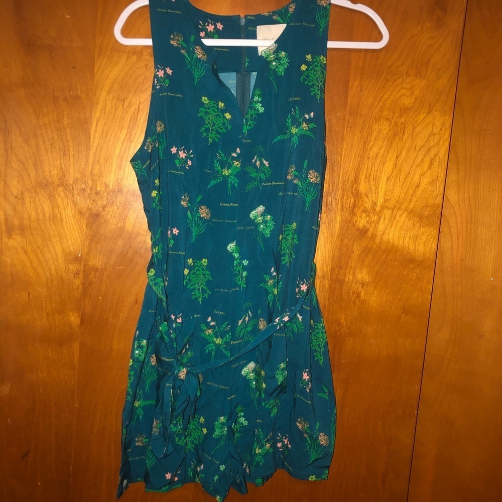 Modcloth vneck floral short romper jumpsuit M